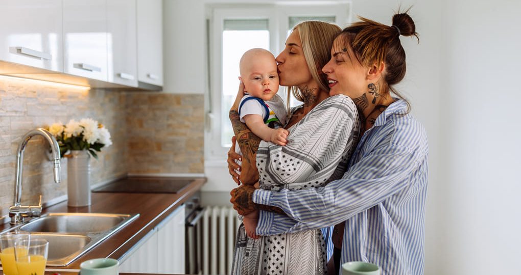 Subrogación para parejas del mismo sexo: información esencial en Uruguay