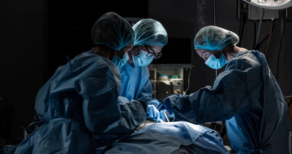 ¿Cómo utilizar un adhesivo tisular en incisiones en Panamá?