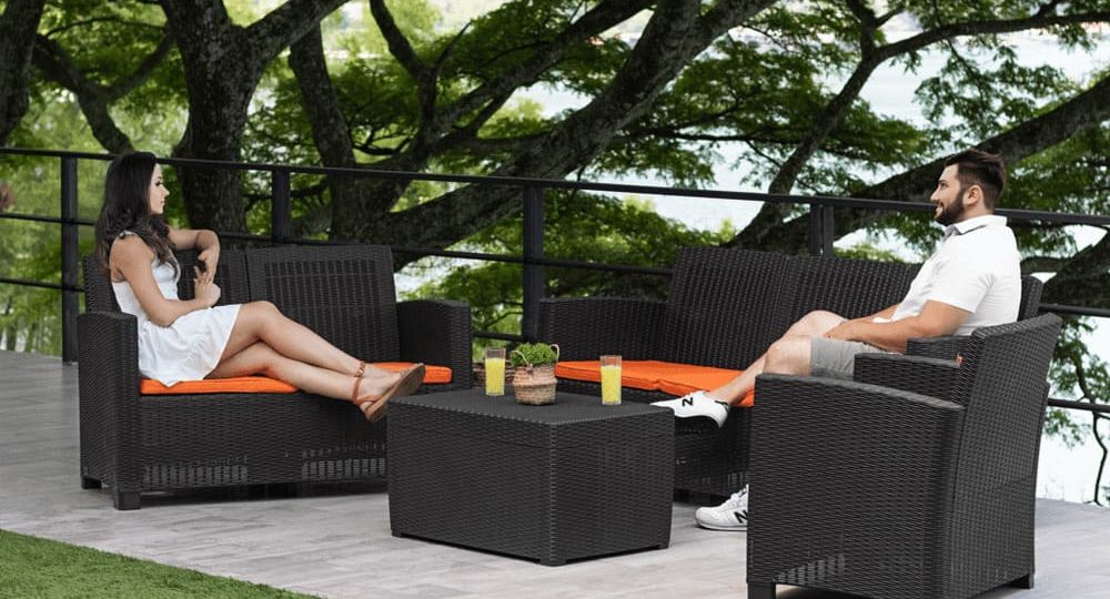 Muebles de plástico en Panamá: transforma tu sala con estilo