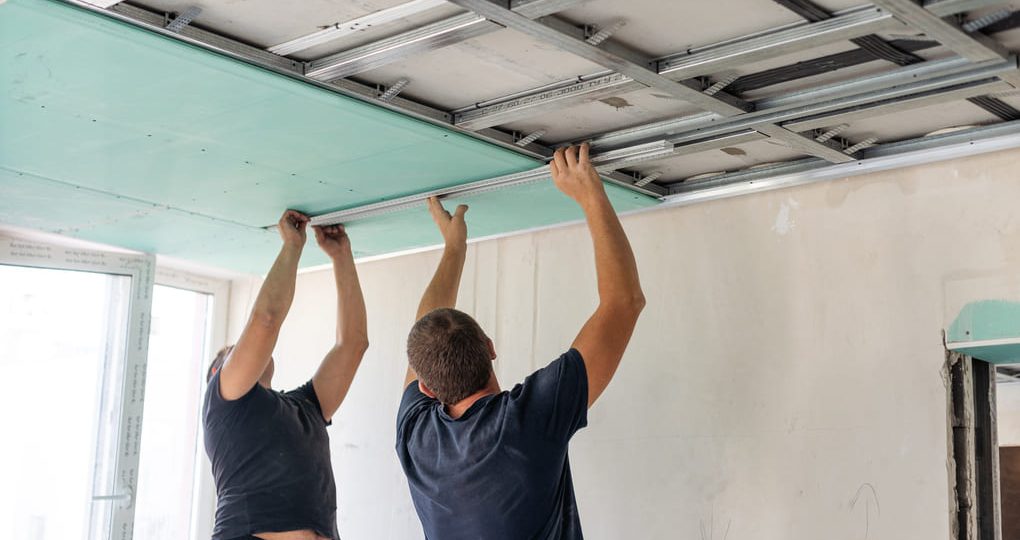 Estética y funcionalidad: emparrillados tee para cielos rasos en Panamá